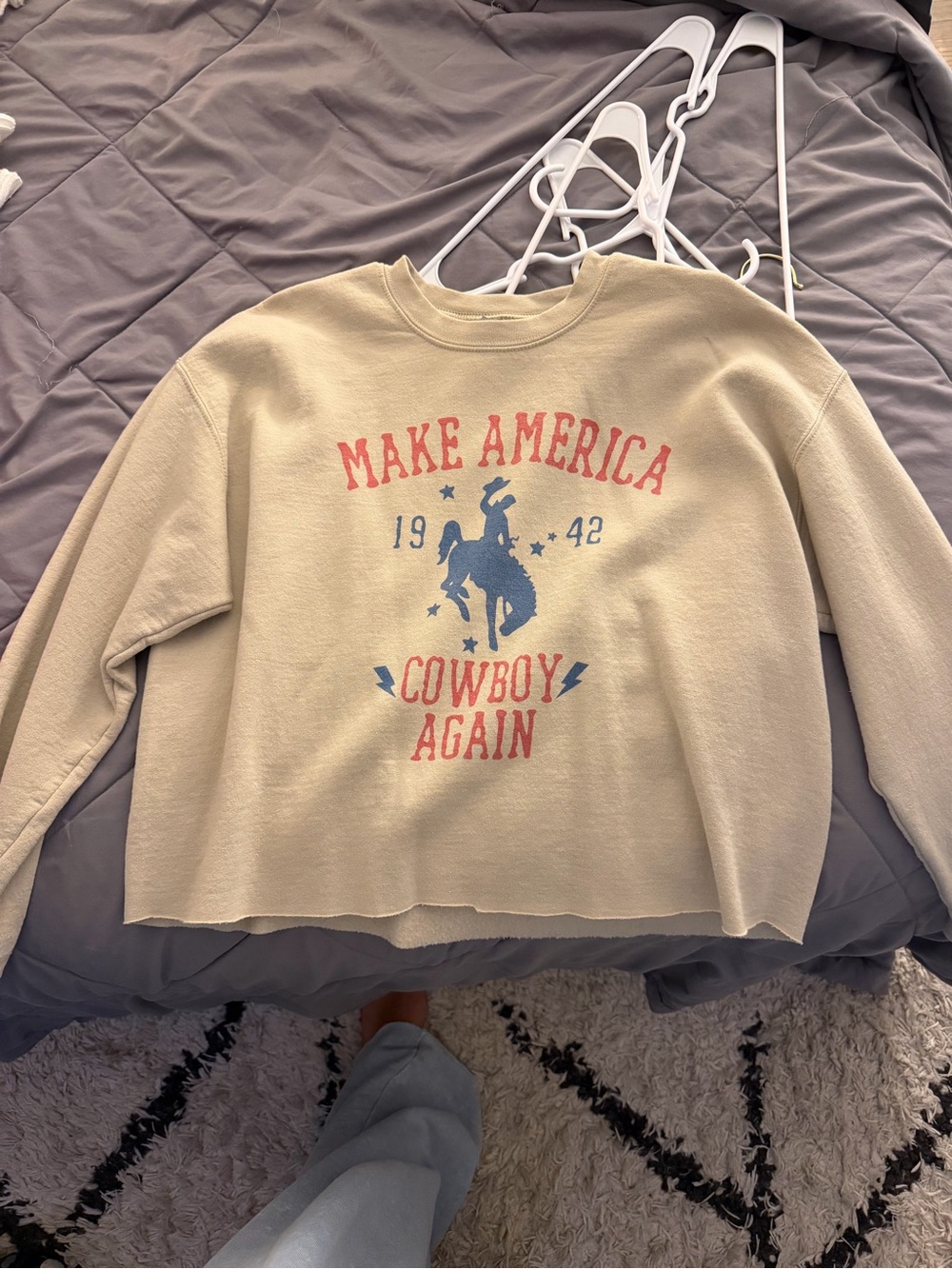 Gildan Beige Crewneck Sweatshirt with Red & Blue Western Graphic